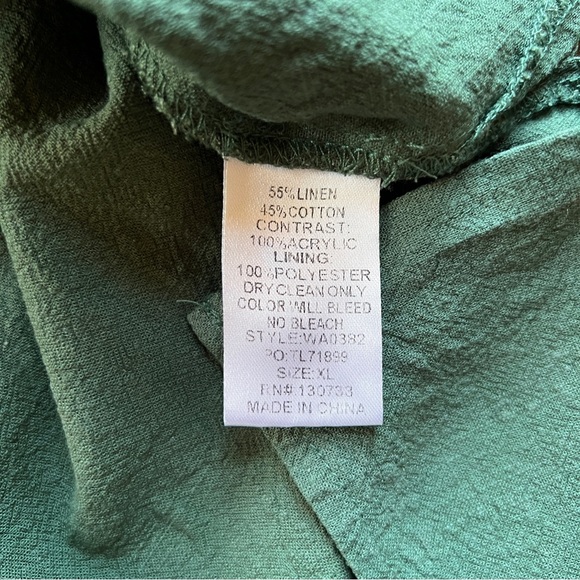 Umgee Linen Blend Top with Crochet Sleeves - Size XL/1X - Picture 9 of 16